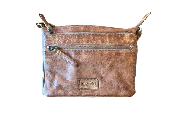 Bizzoo bag with long shoulder strap and front pocket cognac